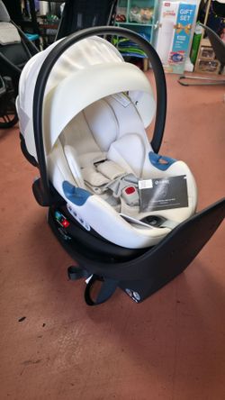 Cybex Gold swivel infant car seat