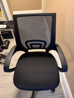 Black Mesh Office Chair with Armrests