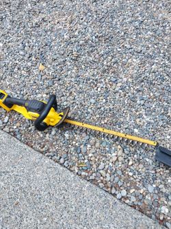 DEWALT 20V MAX Cordless Hedge Trimmer