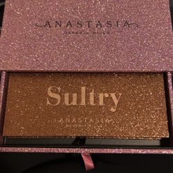 Brand New Sultry Pallets ANASTASIA BH