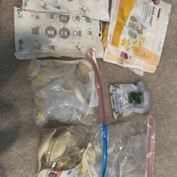 Free Hand breast Pump and 4 Bottel