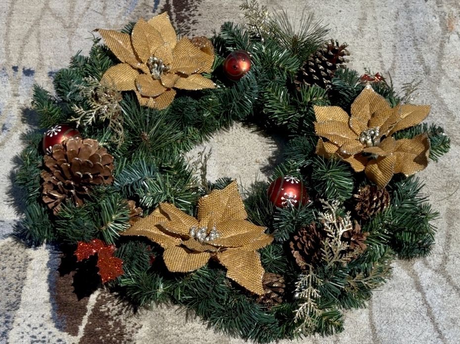 ✨ Add holiday magic to your home with this brand new Flair Flower Decorative Christmas Wreath warm festive glow Real branches with amaryllis, berries 