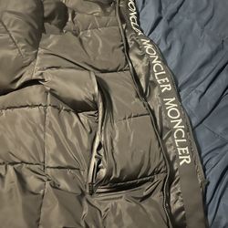 Comfortable Moncler Coat For Everday Winter Wear