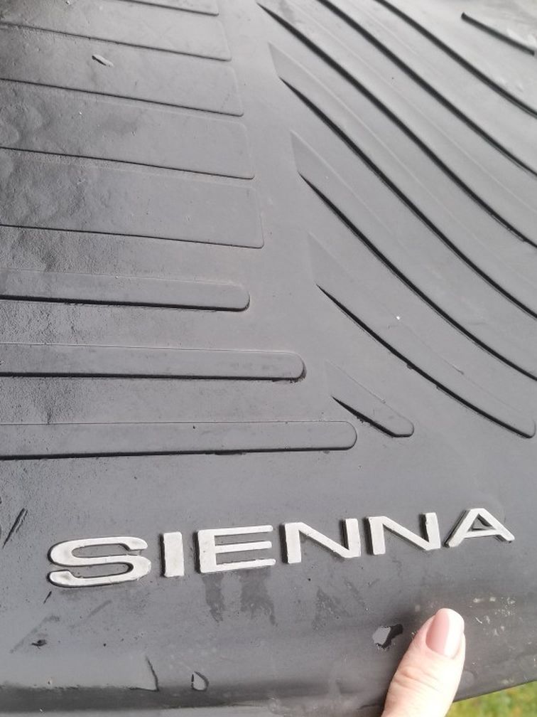 Toyota Sienna All Weather Rubber Mats. Black. Set Of 6