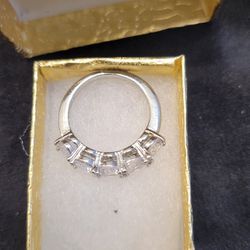 Woman's Diamond Platinum Wedding Ring Size 7