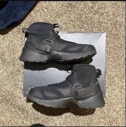 Jordan Trunner LX High ‘ Triple Black ‘