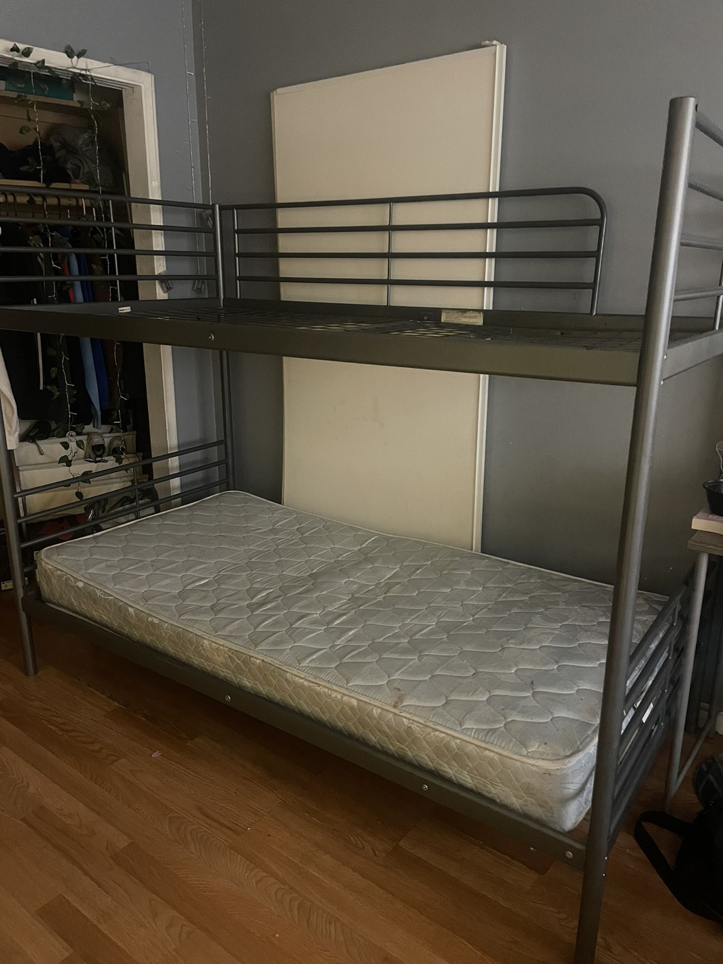 metal bunk beds 