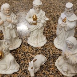 Porcelain White And Gold Nativity 6 Piece Set