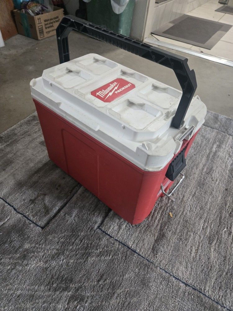 Milwaukee Pack-out Ice Chest