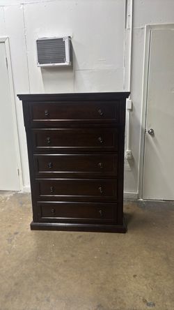 Chest of drawers