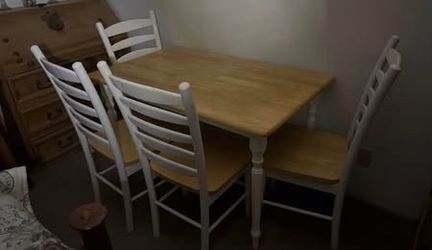 🏡 Moving Sale – Solid Wood Farmhouse Kitchen Dining Table & 4 Chairs