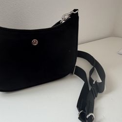 AUTHENTIC Black Lululemon crossbody bag 3L
