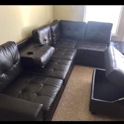 BLACK LEATHER SECTIONAL SOFA WITH OTTOMAN INCLUDED NEW (DELIVERY AVAILABLE )