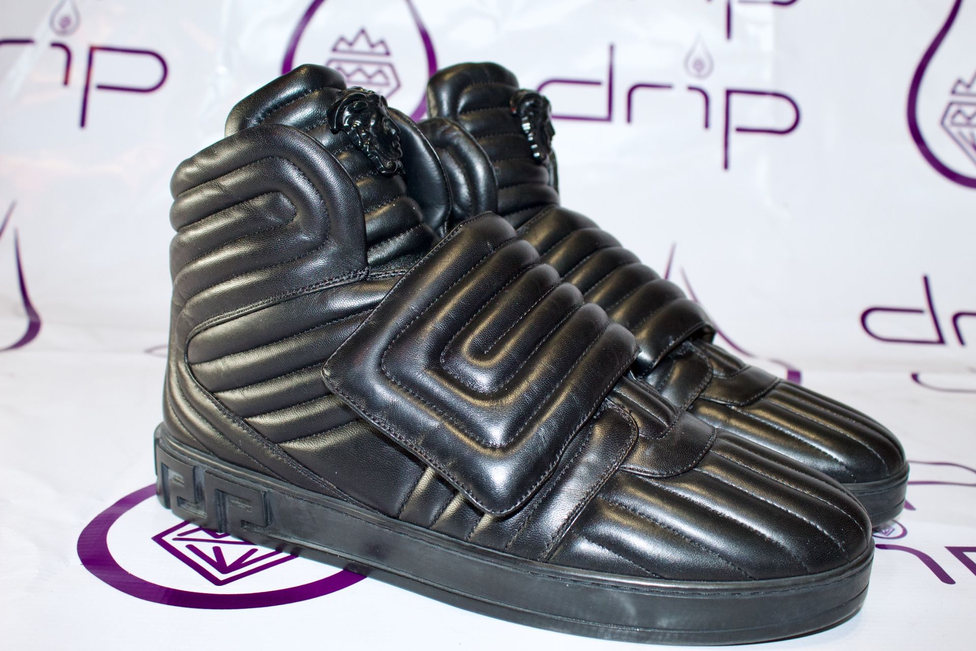 $900 AUTHENTIC VERSACE 