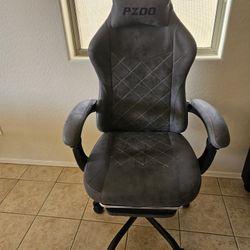 Gaming Chair - Like New 