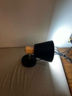 New Black Wall Lamp whit 💡, plug 🔌 in wall ( only one )