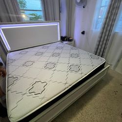 Vendo Cama Queen Size , Preguntar Por Precio 