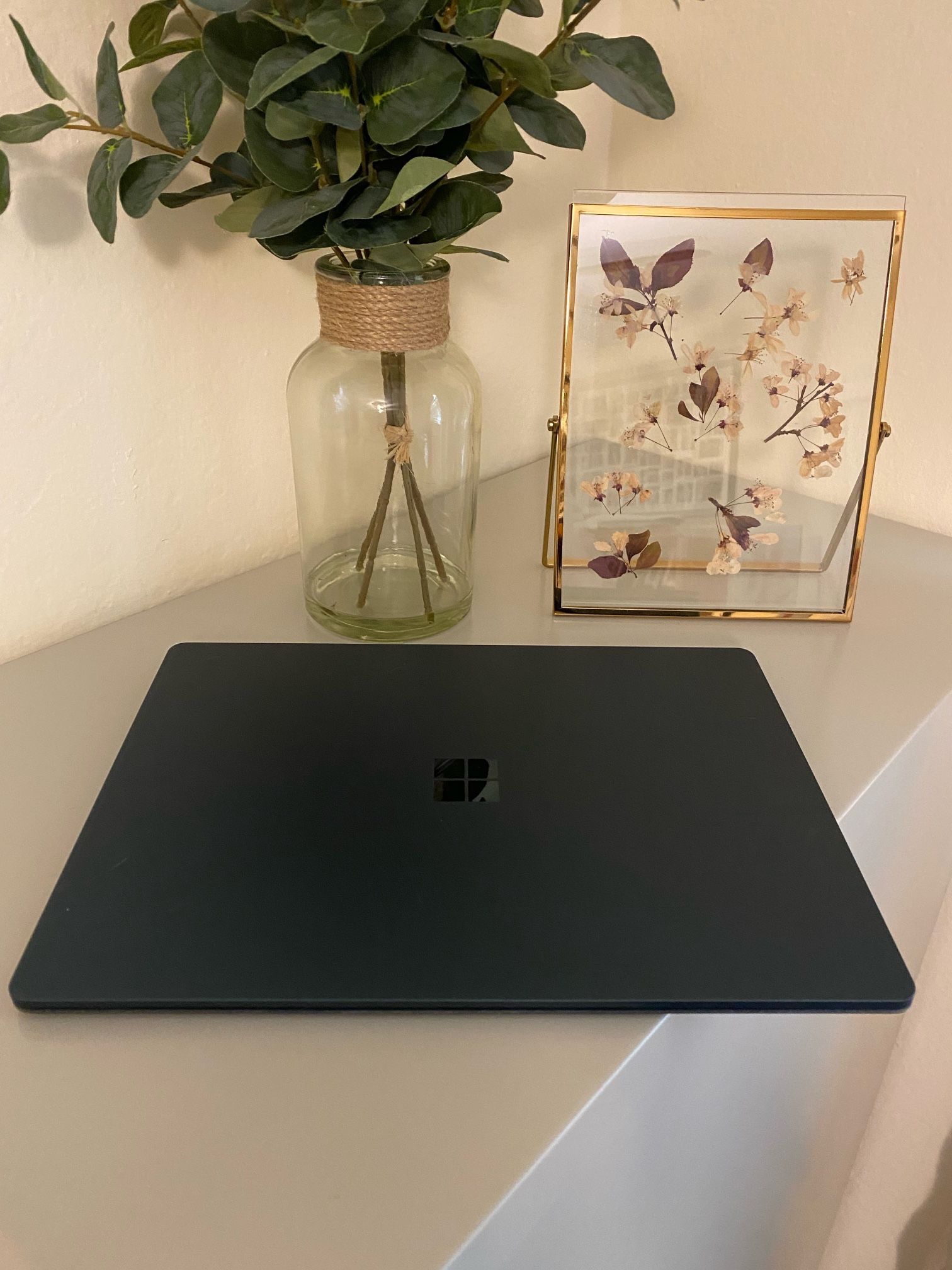 Microsoft Surface Laptop 2 Touch Screen Hyperthreaded 8th Gen i5