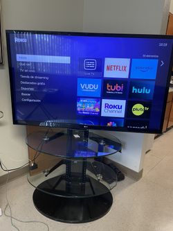 Tv. LG. 50 Inch. Whit. Stand And. And Roku