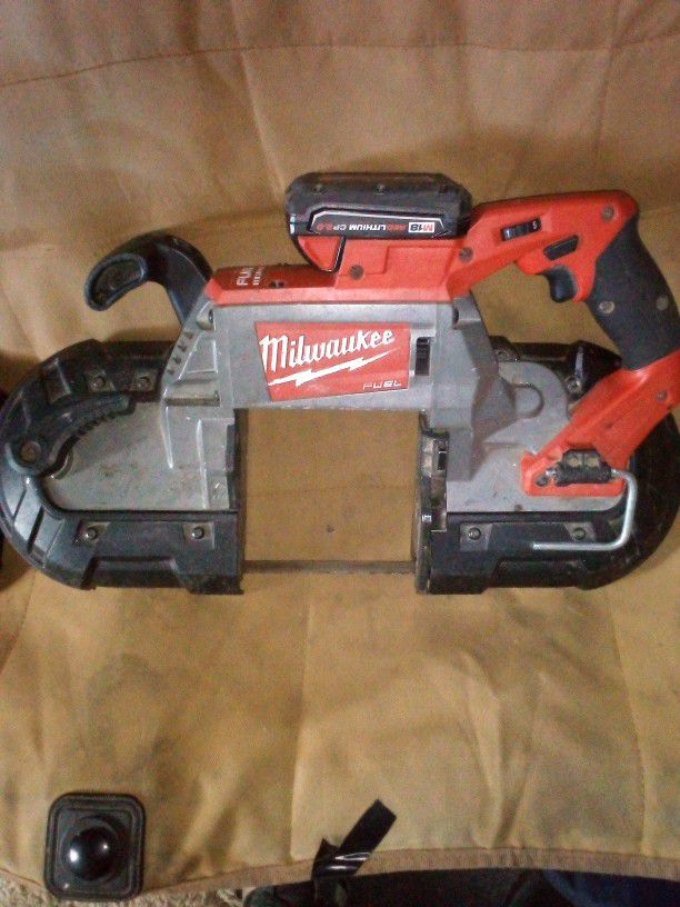Milwaukee Portable Band Saw With Dual Rapid Charger And Battery