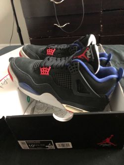 Air Jordan 4s retro size 10.5
