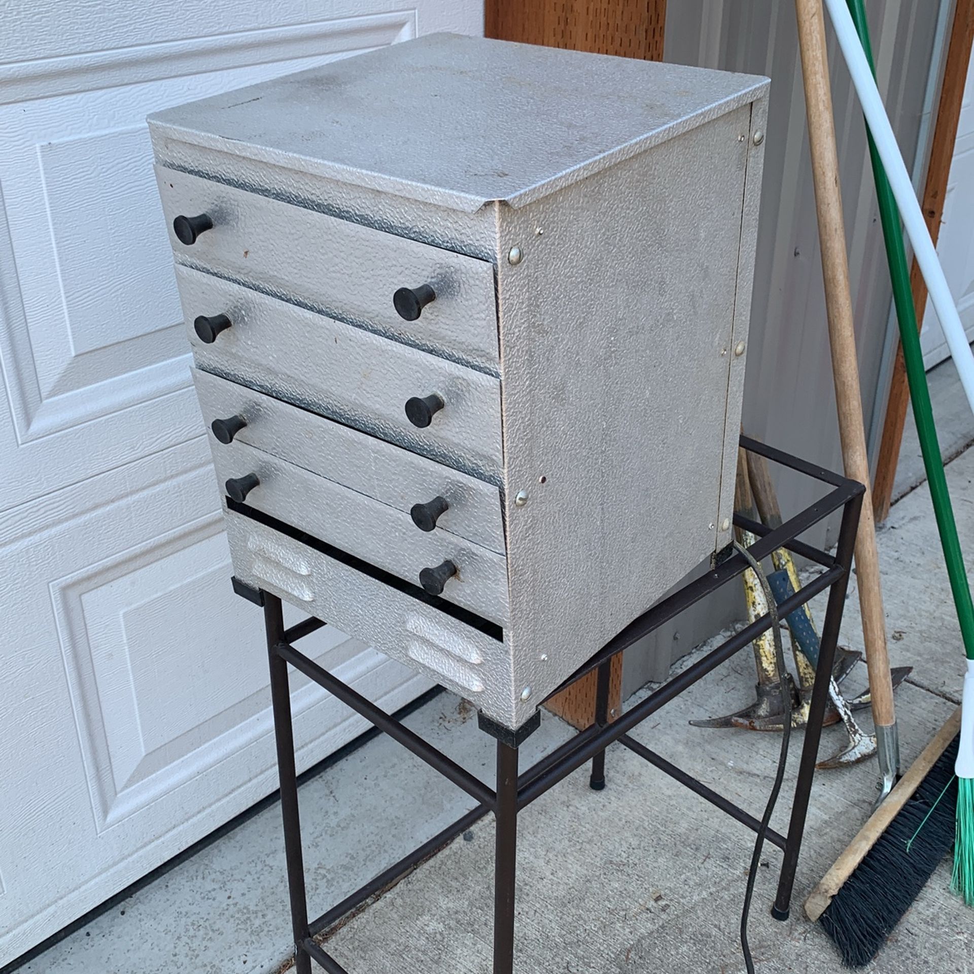 Old aluminum dehydrator model 75