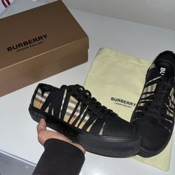 Burberry Men’s  Low Top Sneaker 