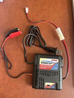 Duratrax Onyx 100 Ac/dc Peak Charger