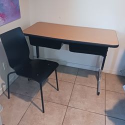Like new excellent condition double desk with chair asking $90 cash for the set must pick up Broadway and apache buckeye az
