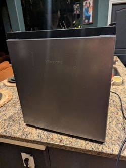 Hisense 1.6 Cu ft Compact Refrigerator