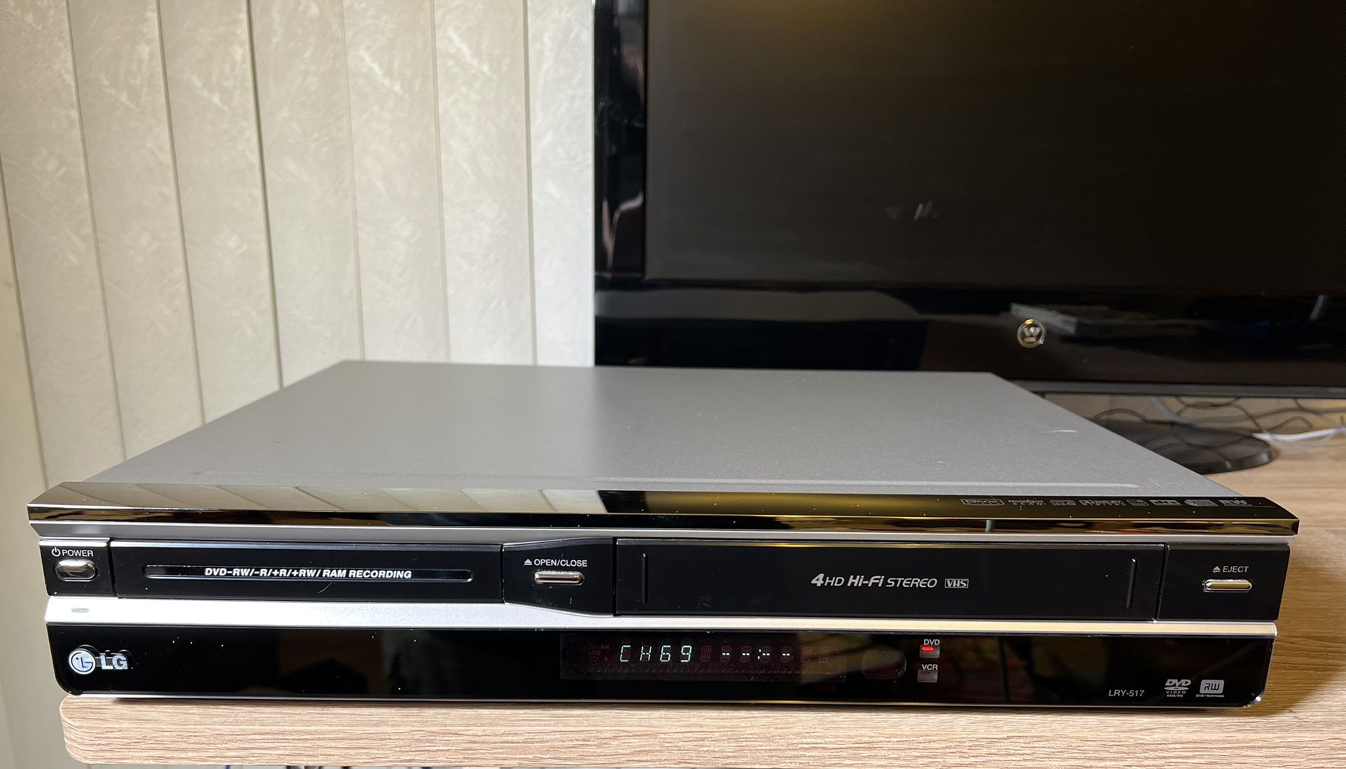 LG LRY-517 DVD Recorder VCR Combo - Used