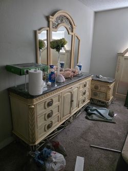 Queen Ornate Bedroom Set