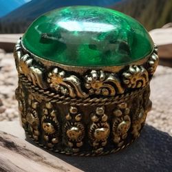 Vintage & Handcrafted Small Silver Jewelry Box With Enameled Stone & Felt Lining 1.25”inch & 39grams