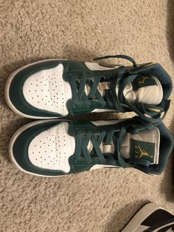 High top Jordan 1’s yellow and green