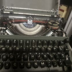 Vintage Olympia Deluxe Typewriter 