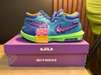 Men’s LeBron Witness VIII Size 11