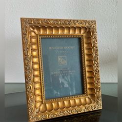 Jennifer Moore 5 x 7 gold molding frame