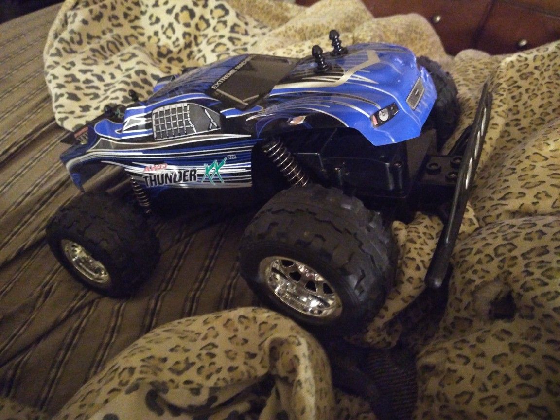 All Wheel Drive Remote Control Car (ThNeeds 4.8 DC Battery Only $10 Ah