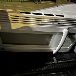 White Microwave Goes Under The Kitchen Cabinet 