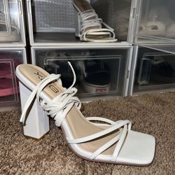 Women’s 7.5 white lace up heels