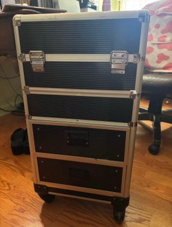 Rolling case for makeup artists