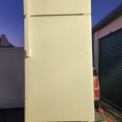 Gereral Electric fridge beige