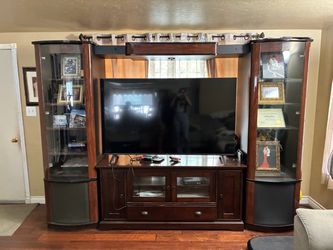 Entertainment center
