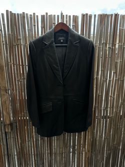 Women’s black leather blazer by Classiques