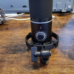 MAONO PD200X Series Black RGB Dynamic Microphone for Podcasting USB/XLR

Note: it is used but like new condition, has no original box