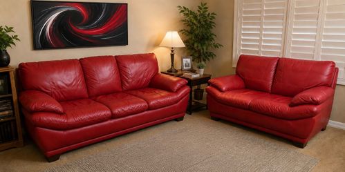 ❤️RED LEATHER SOFA AND LOVESEAT❤️