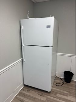Frigidaire 21 cu. ft. top-freezer refrigerator