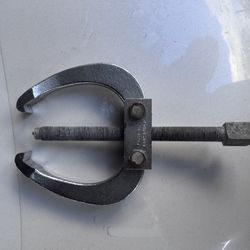 Two Jaw Gear & Bearing Puller