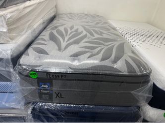 TWIN XL SEALY POSTUREPEDIC (PLUSH) PILLOW TOP MATTRESS & BOX SPRING BED SET