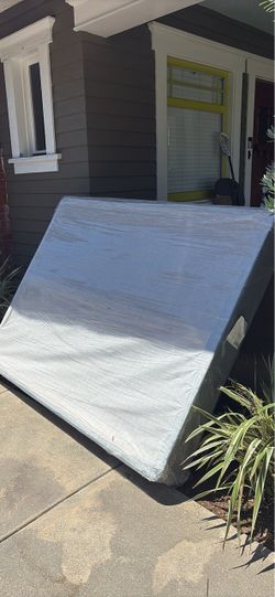 New sealed boxspring queen size